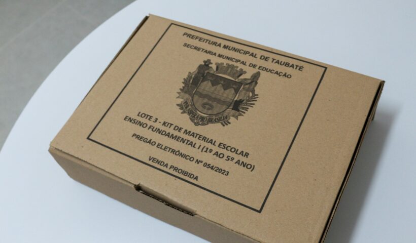 Prefeitura de Taubaté distribui kits de materiais para escolas