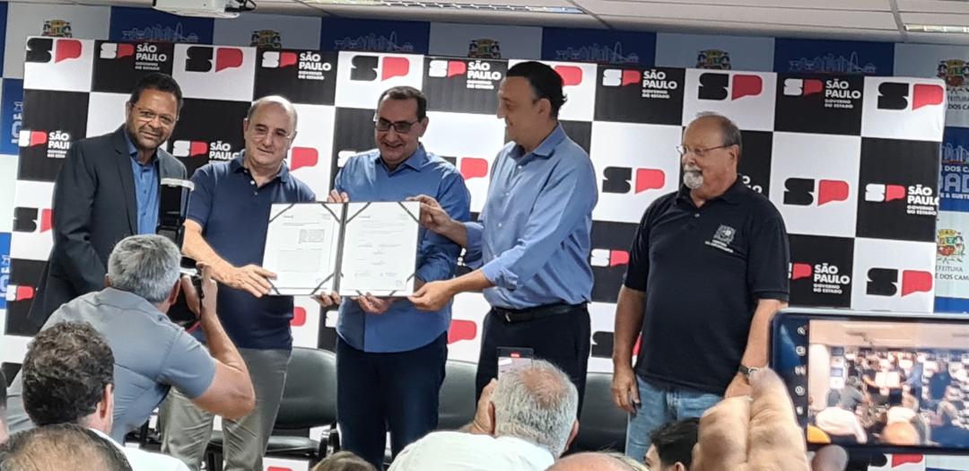 Felicio e Anderson assinam convênio para construção de 200 unidades habitacionais em São José