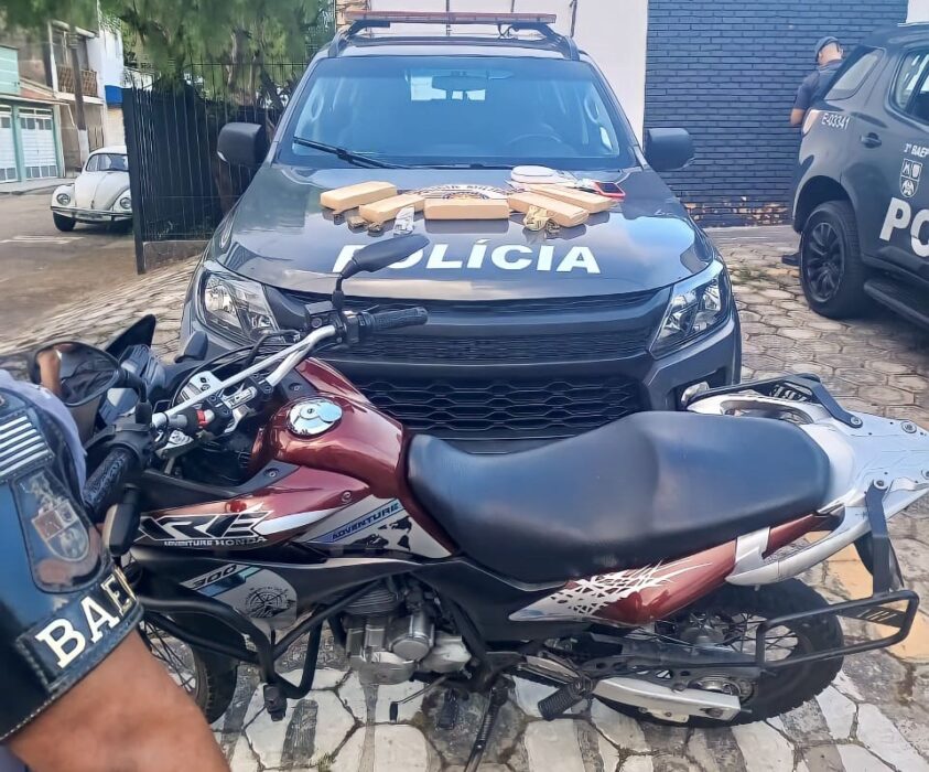 Homem é preso com tijolos de maconha em Guaratinguetá