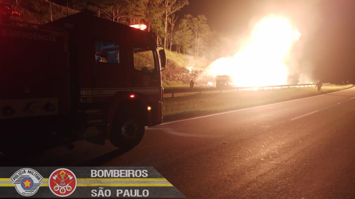 Caminhão carregado com Etanol pega fogo na Dom Pedro I