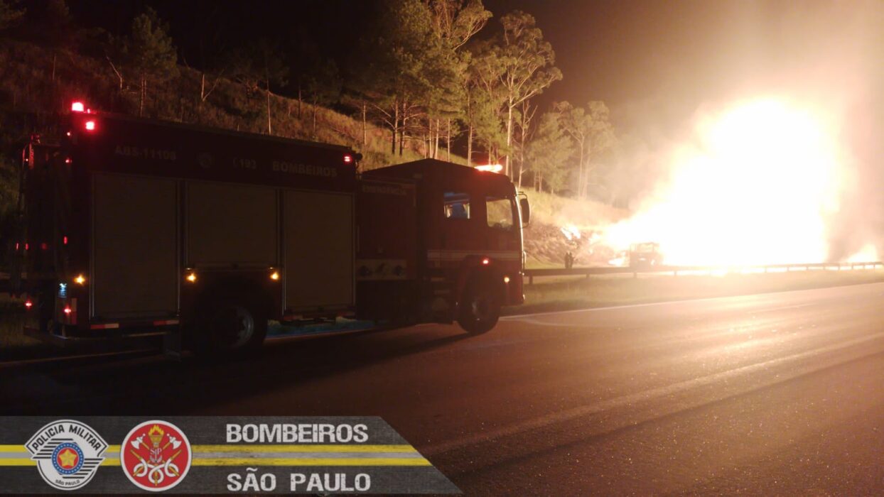 Caminhão carregado com Etanol pega fogo na Dom Pedro I