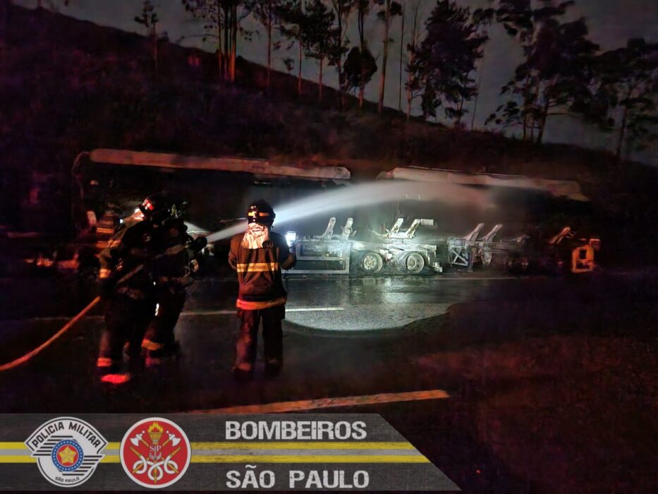 Caminhão carregado com Etanol pega fogo na Dom Pedro I