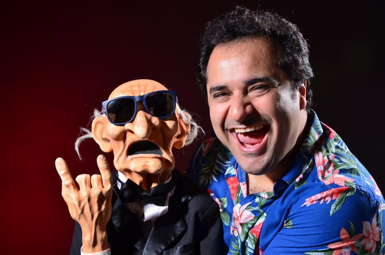 Apresentação do humorista Warley Santana no Teatro Colinas também é destaque na Agenda Cultural no Vale deste final de semana 