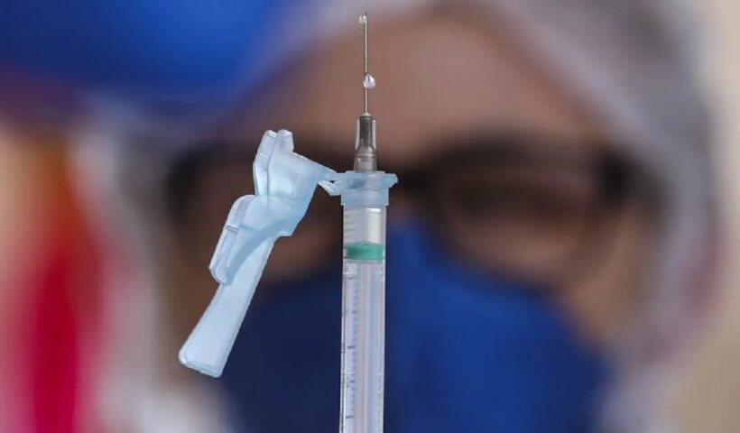 ampola de injeção para nova vacina contra a covid. Anvisa aprova mais uma vacina contra a Covid-19