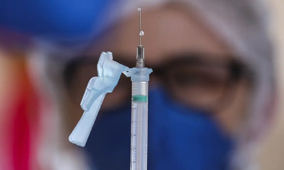 ampola de injeção para nova vacina contra a covid. Anvisa aprova mais uma vacina contra a Covid-19