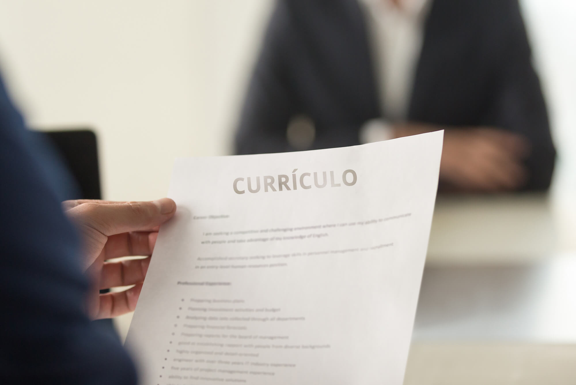 Como elaborar currículo para conseguir um emprego?