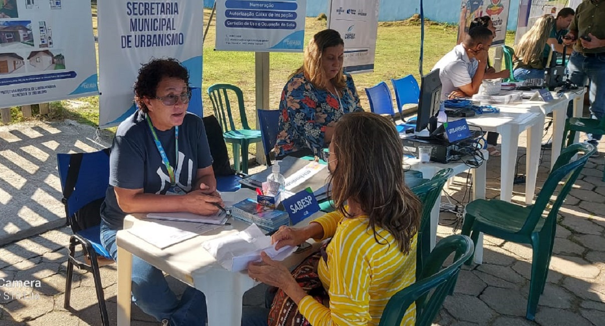 clientes em feirão de negociação com a sabesp