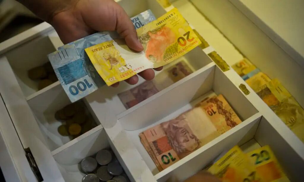 Novo valor do salário mínimo entra em vigor nesta quinta. Fonte: Agência Brasil