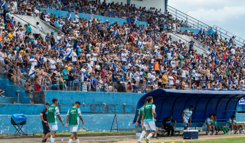 Torcida do EC Taubaté no Joaquinzão