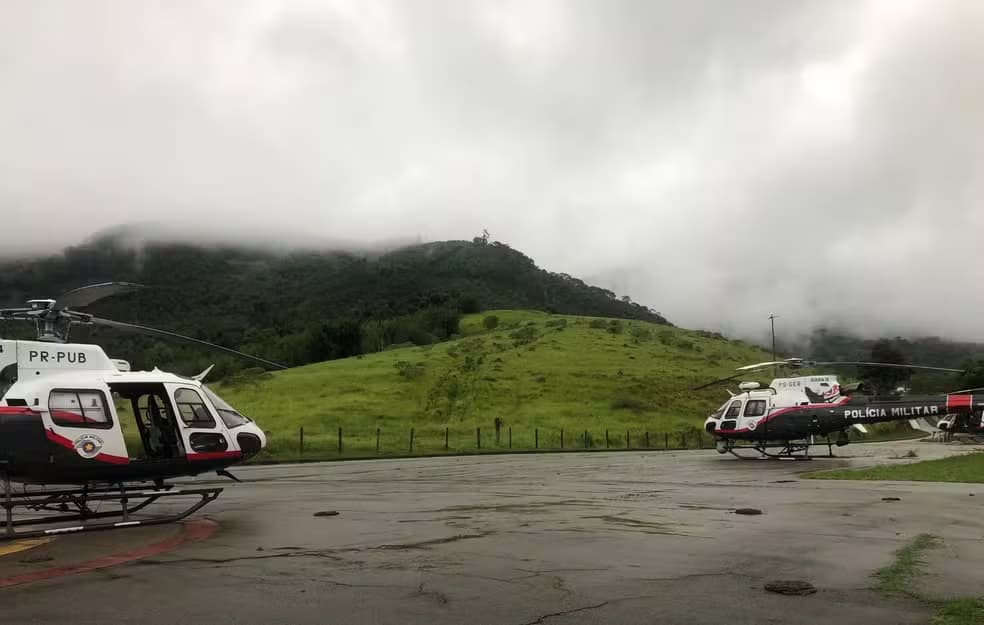 Helicópteros da polícia militar e mau tempo na região de buscas