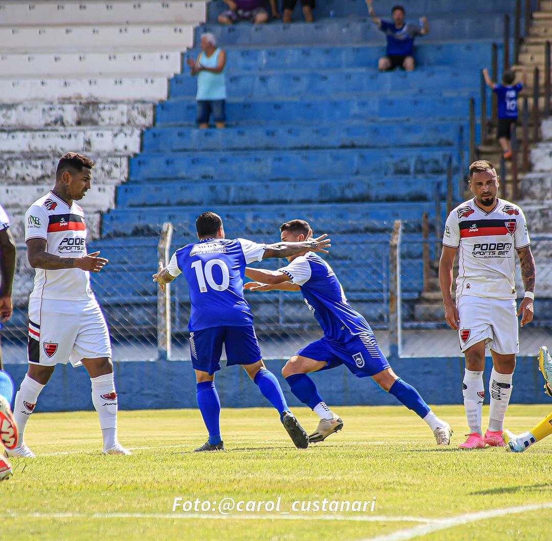 Oeste estreou na Série A-2 com derrota para o Rio Claro, por 2 a 0, fora de casa, na tarde de quarta-feira (17)