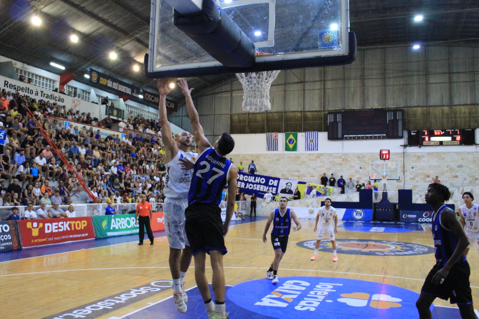 Jogo entre São José Basketball e Pinheiros no Linneu de Moura pela segunda rodada do segundo turno do NBB 2023/2024