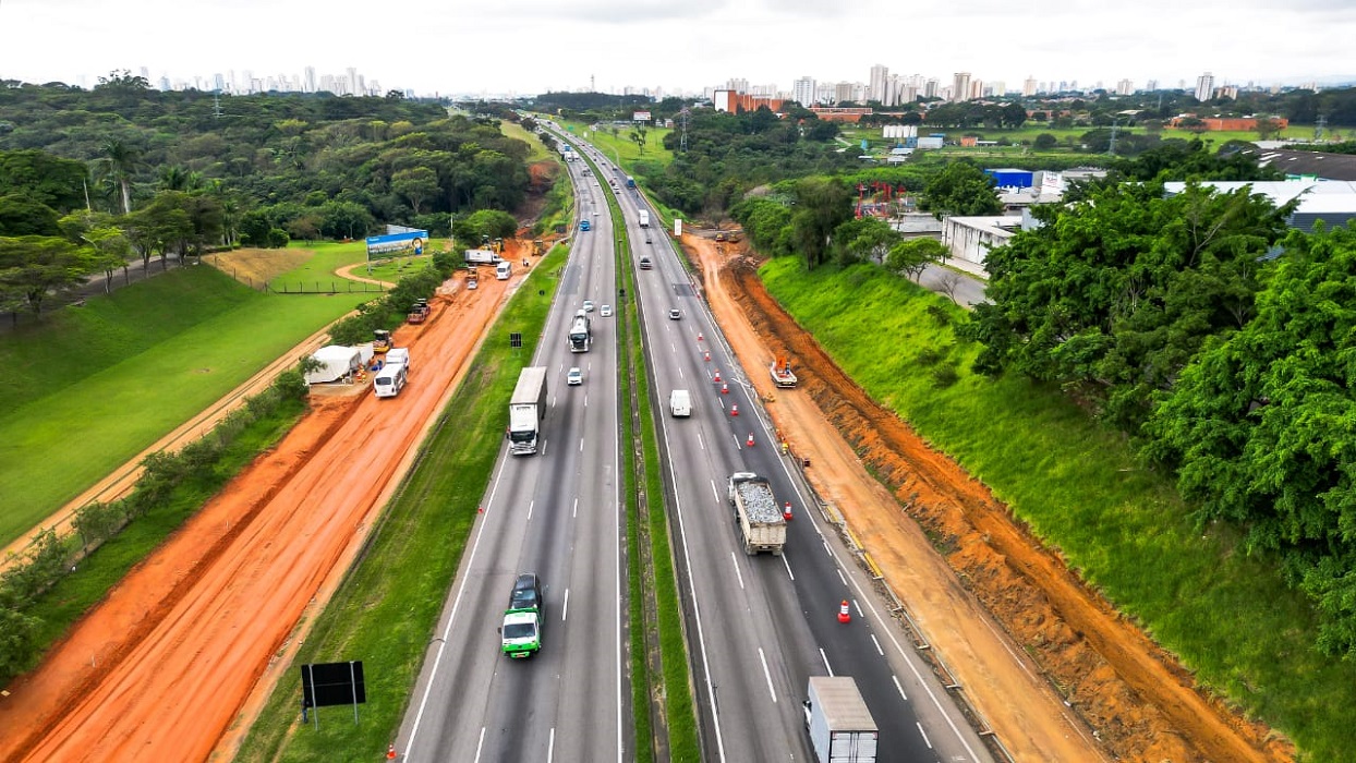 Trecho da nova marginal da Dutra em São José dos Campos em obras
