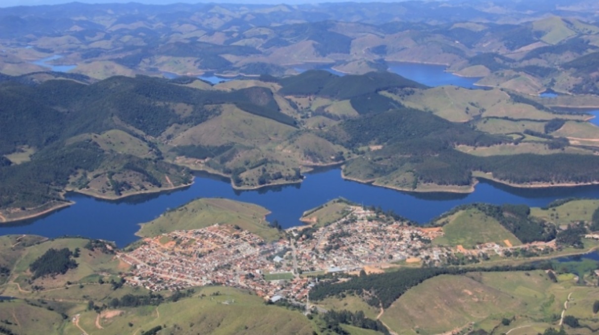 Força Aérea e PM continuam as buscas por helicóptero desaparecido 