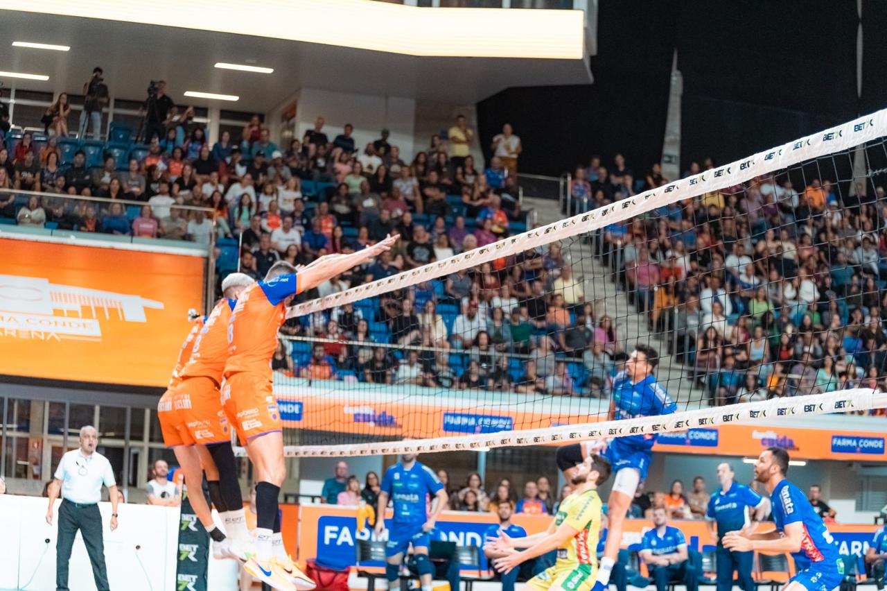 Jogo entre Vôlei São José e Campinas pelas quartas de final da Copa Brasil
