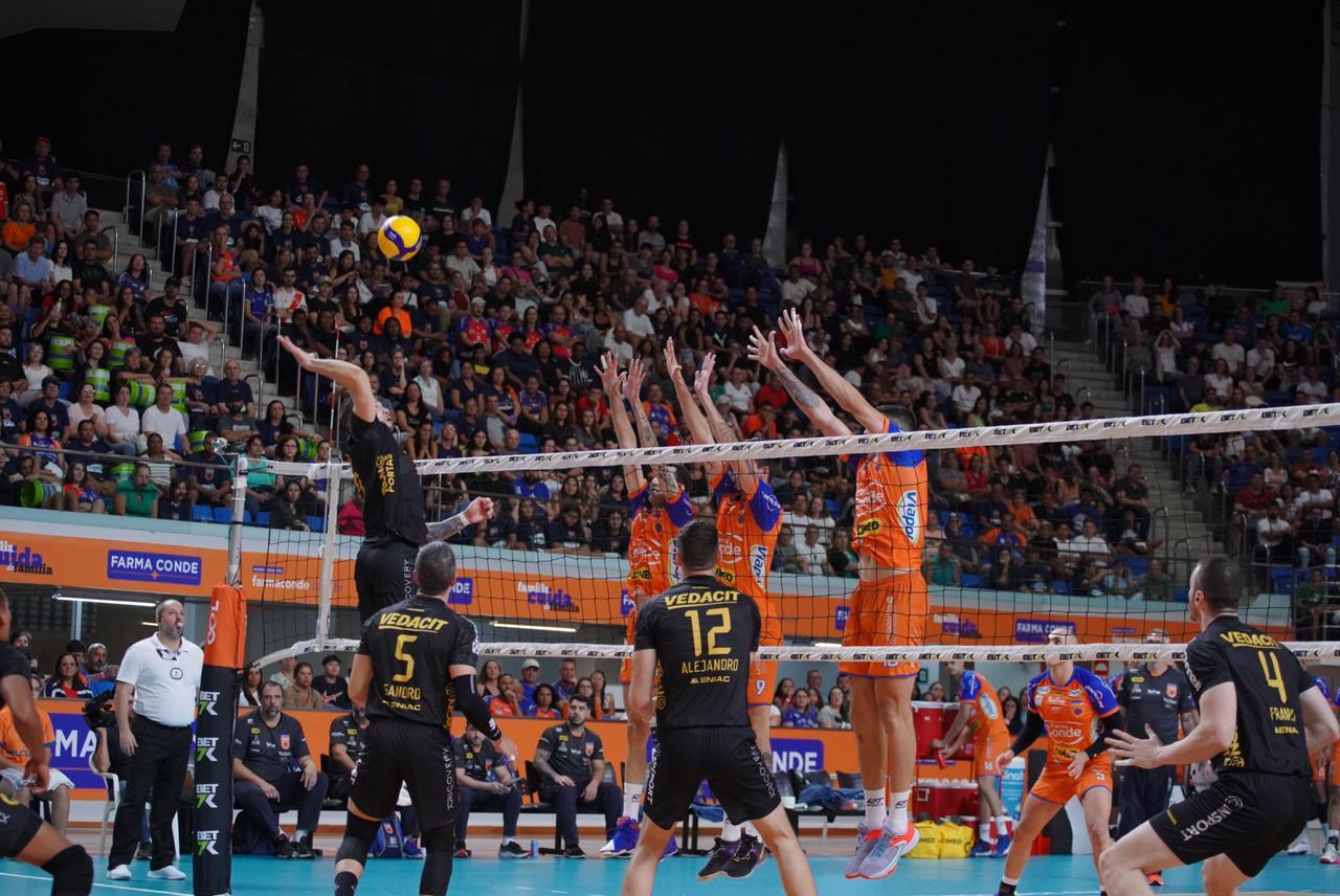 Vôlei São José sofreu a sua primeira derrota na Superliga Nacional 2023/2024 diante da torcida na Farma Conde Arena