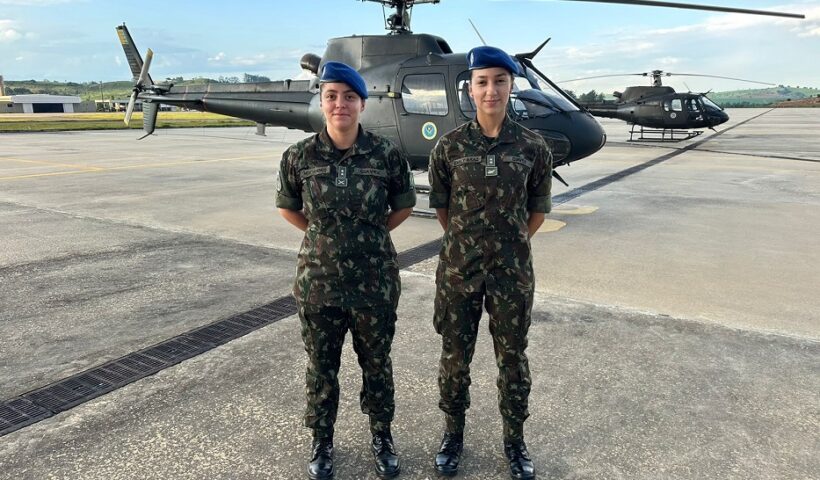 Primeiro-Tenente Emily de Souza Braz e Primeiro-Tenente Andrielly Mostavenco Gomes. Aviação do Exército Brasileiro abre novas oportunidades para alunas mulheres
