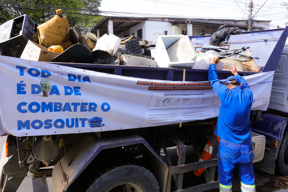 Funcionários da prefeitura de sjc, operação casa limpa. Defesa Civil de SP realiza o 'Dia D contra a Dengue' em São José, nesta terça-feira (20)