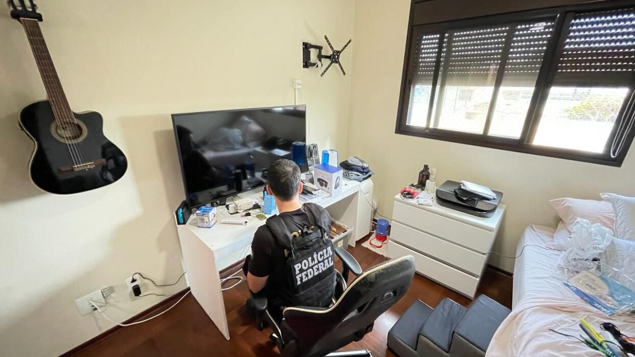 Homem é preso por extorquir menores em troca de fotos íntimas