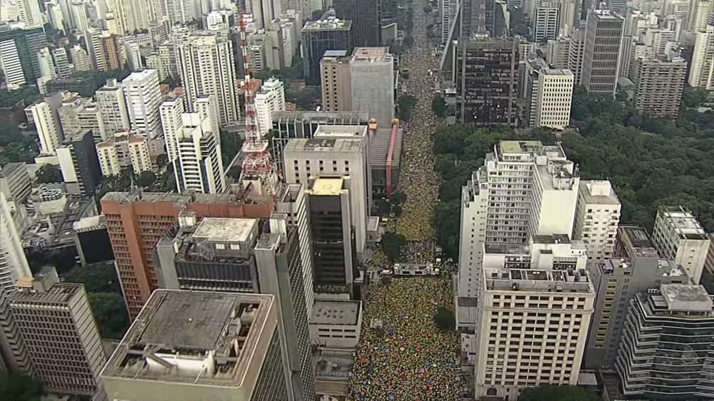 Ato pró-Bolsonaro reuniu milhares de manifestantes na Avenida Paulista neste domingo (25)