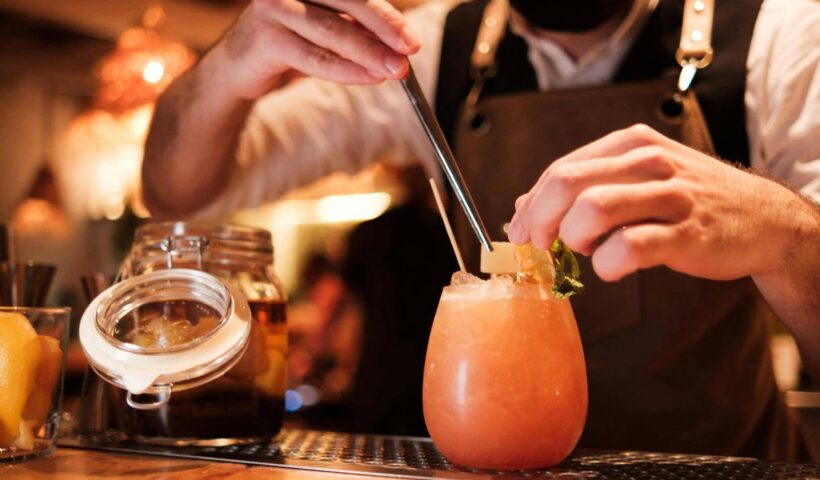 Ilhabela abre pré-inscrição para curso de bartender. Fonte: Reprodução/Internet