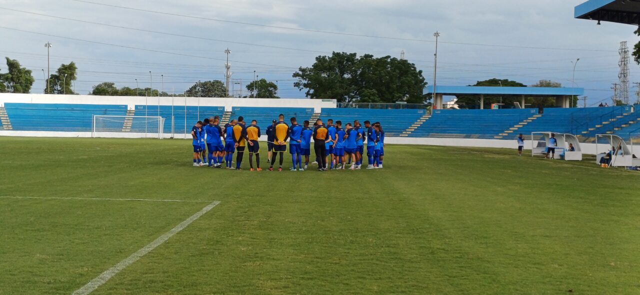 Jogadores do São José EC reunidos no treinamento desta terça-feira (20) no Martins Pereira
