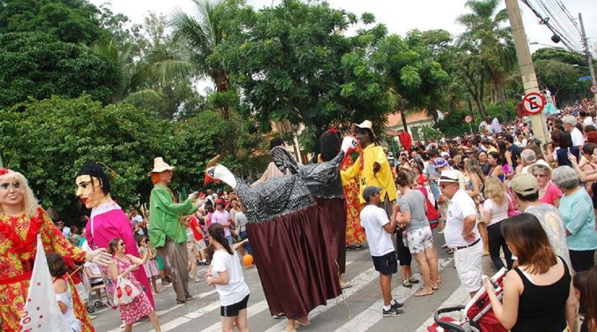 10 anos de folia: Galinha D’Angola desfila daqui a pouco. Foto: PMSJC