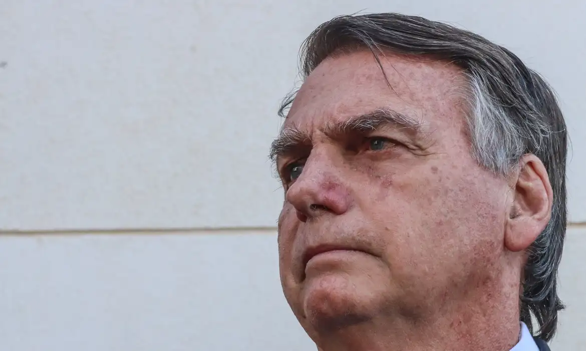 Ordem do STF pede que Bolsonaro entregue passaporte à Justiça