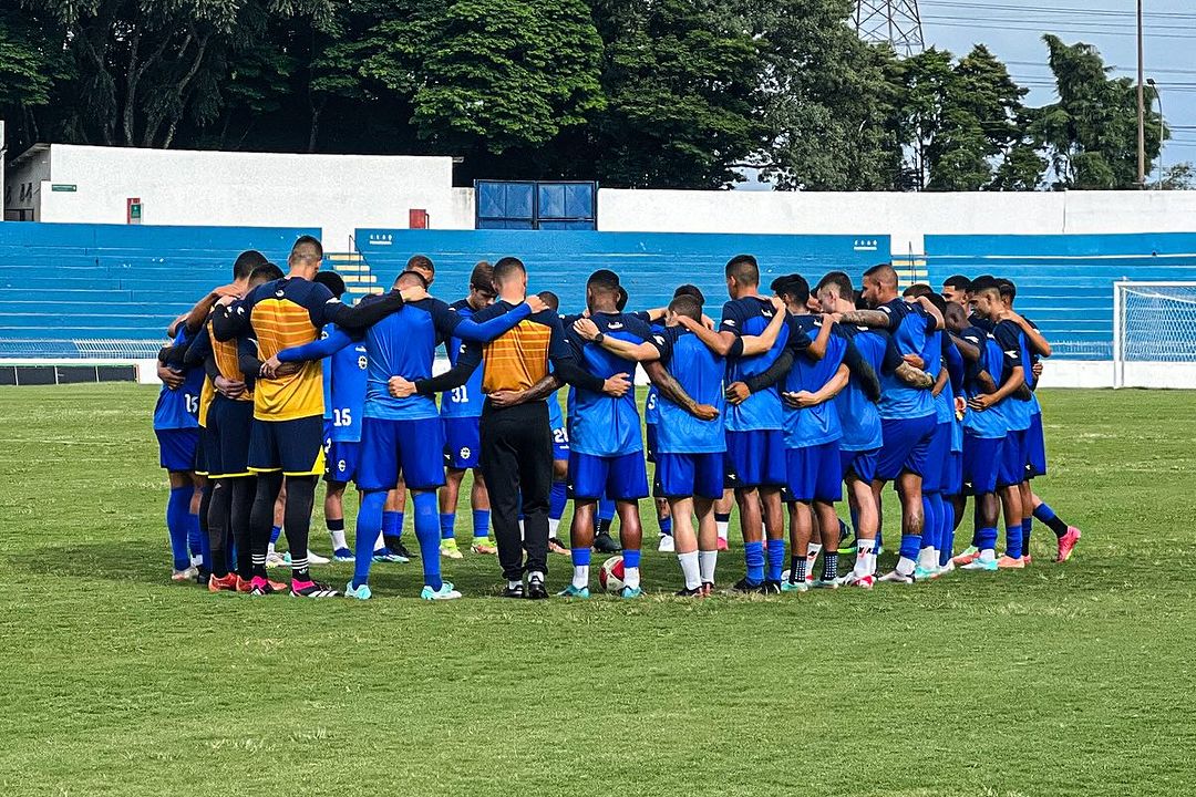 Elenco do São José EC antes de treinamento na terça-feira (20) no Martins Pereira