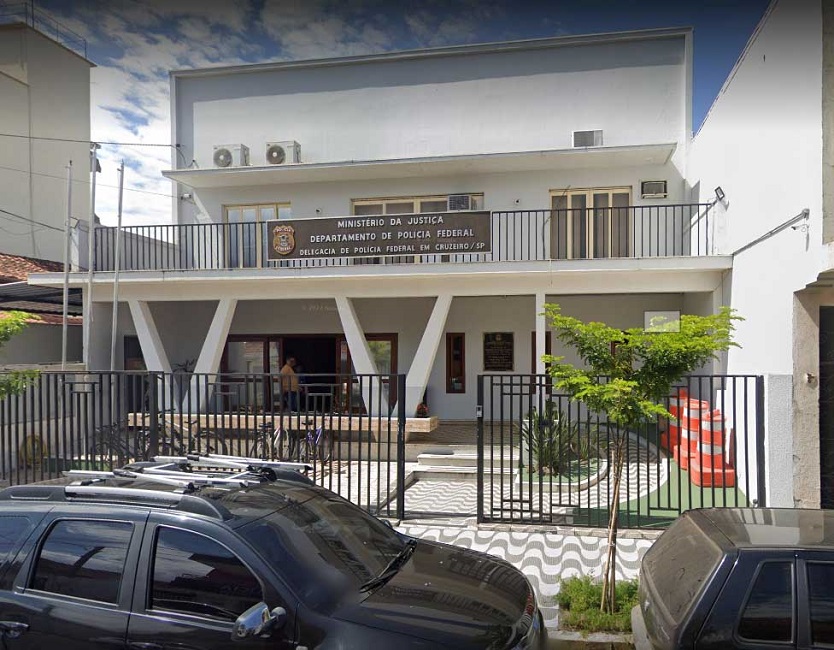 Uma farmácia localizada na região central de Cruzeiro foi alvo de um assalto violento na noite desta quarta-feira (17)