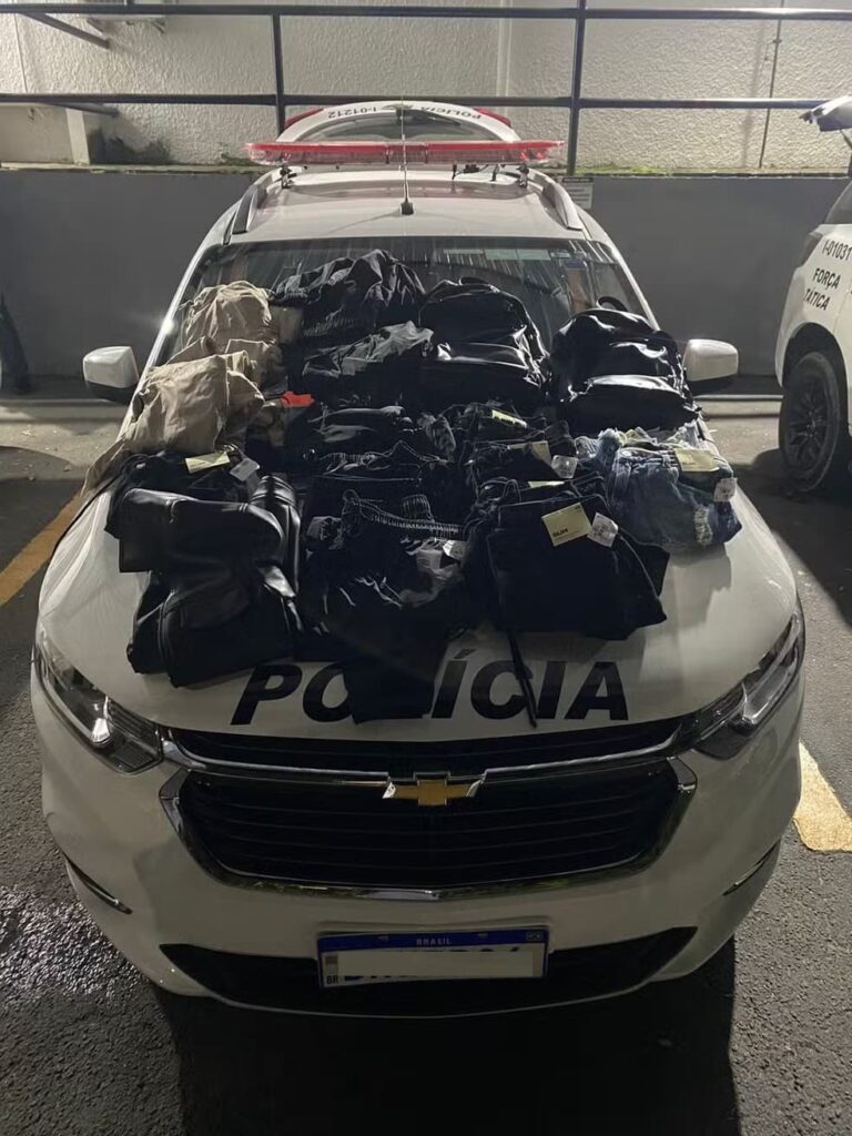 Chilenos, uruguaio e brasileiro são presos após furtarem loja em São José. Foto: Polícia Militar