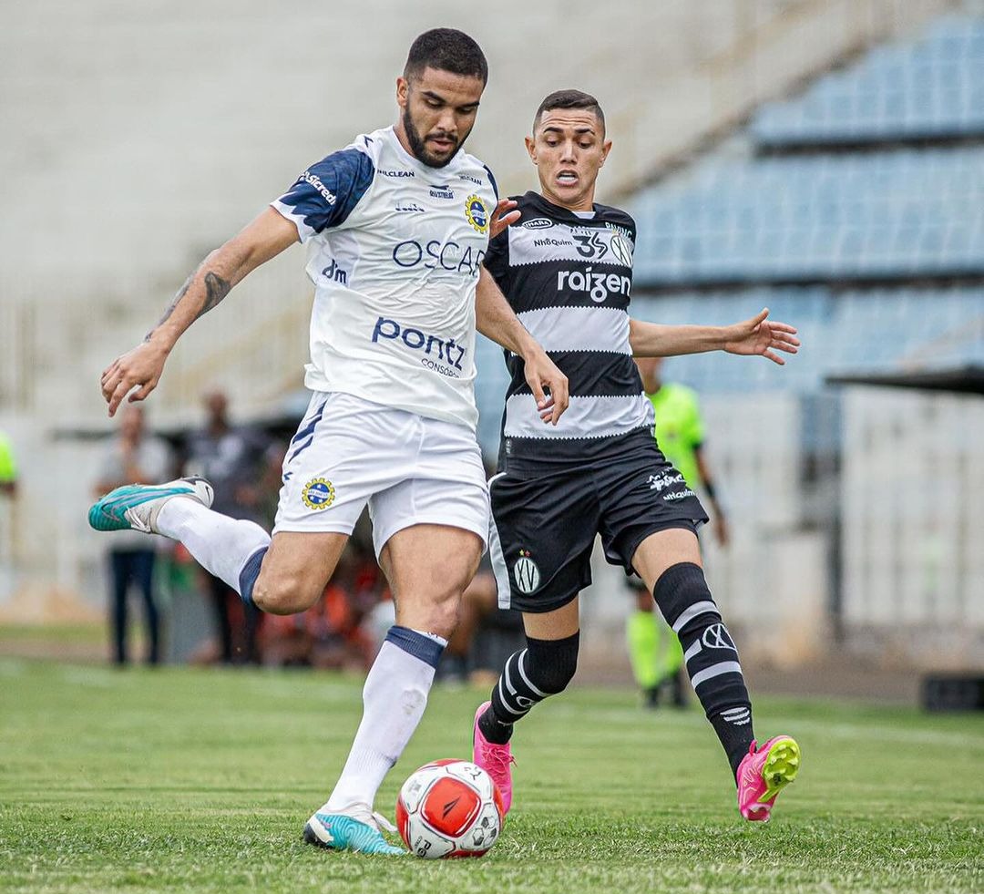 Jogo entre São José EC e XV de Piracicaba no estádio Barão de Serra Negra