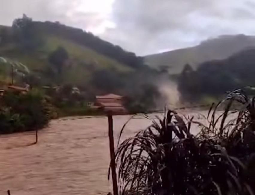 Rio Paraitinga cheio. São Luiz do Paraitinga em Alerta: Risco de transbordamento do Rio Paraitinga