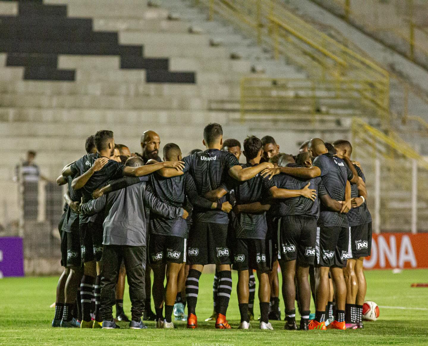 Elenco do XV de Piracicaba antes do jogo contra o Oeste, no dia 24 de janeiro, pela quarta rodada da Série A-2