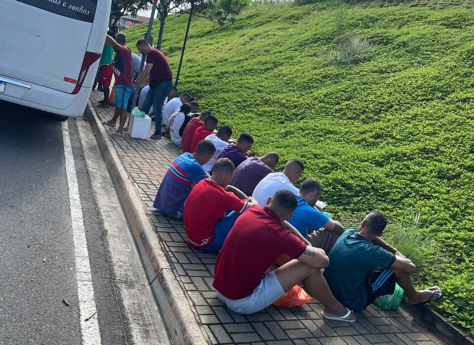 Detentos são flagrados tentando entrar com drogas no presídio em Taubaté
