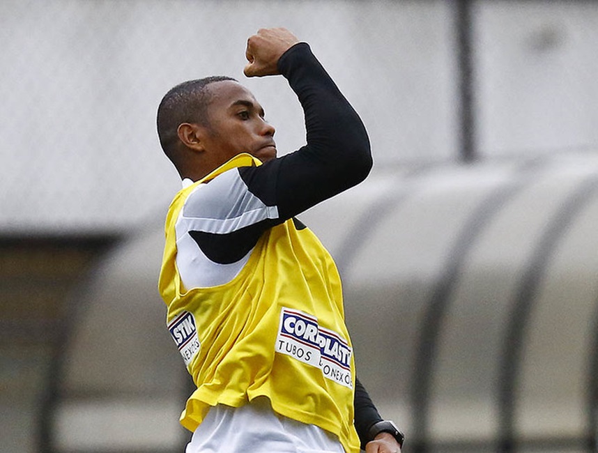 Robinho em treino do Santos FC. Defesa de Robinho entra com habeas corpus para evitar prisão iminente; ex-atleta por ir para a P2 em Tremembé