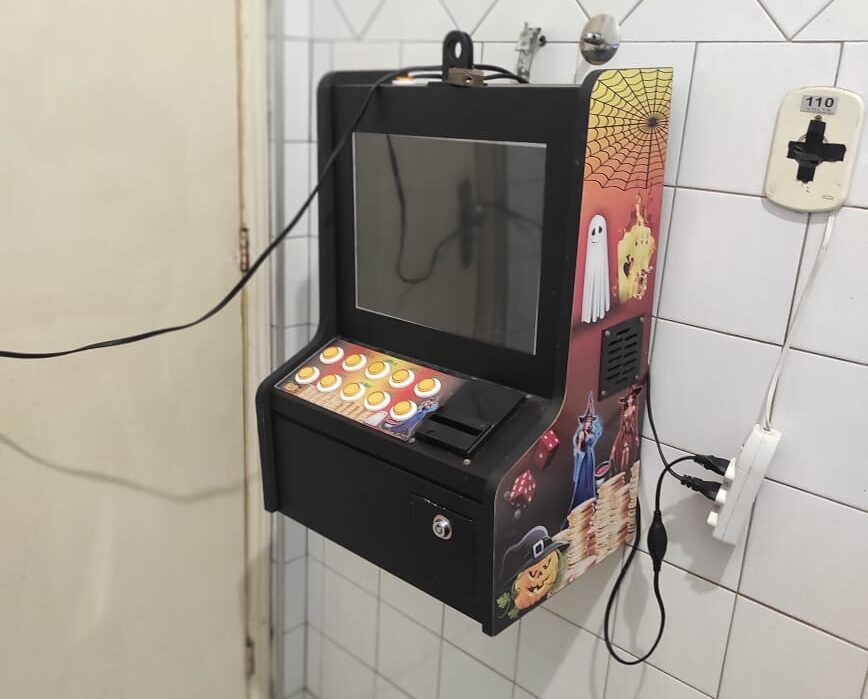 PM apreende máquinas caça-níqueis em bar de Guaratinguetá