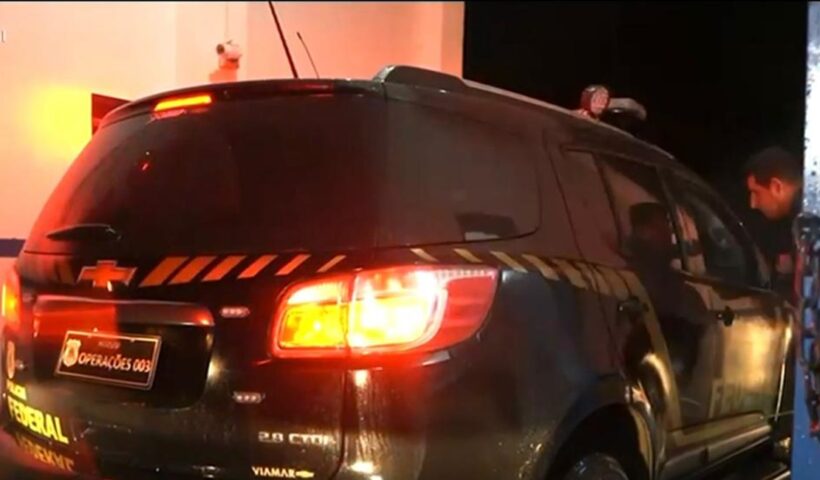 carro da PF chega na P2 em Tremembé. Robinho terá 'famosos' ao seu lado na Penitenciária de Tremembé