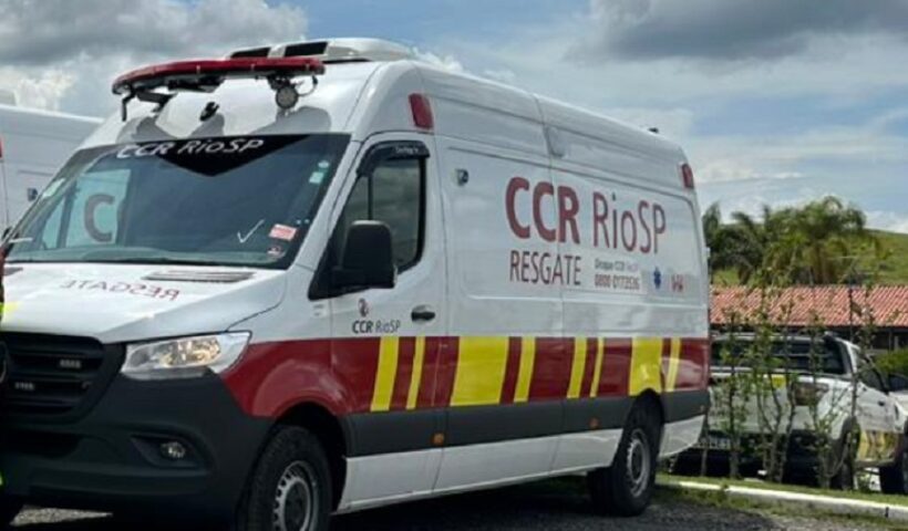 Três pessoas ficam feridas em acidente entre carro e ônibus em Pinda