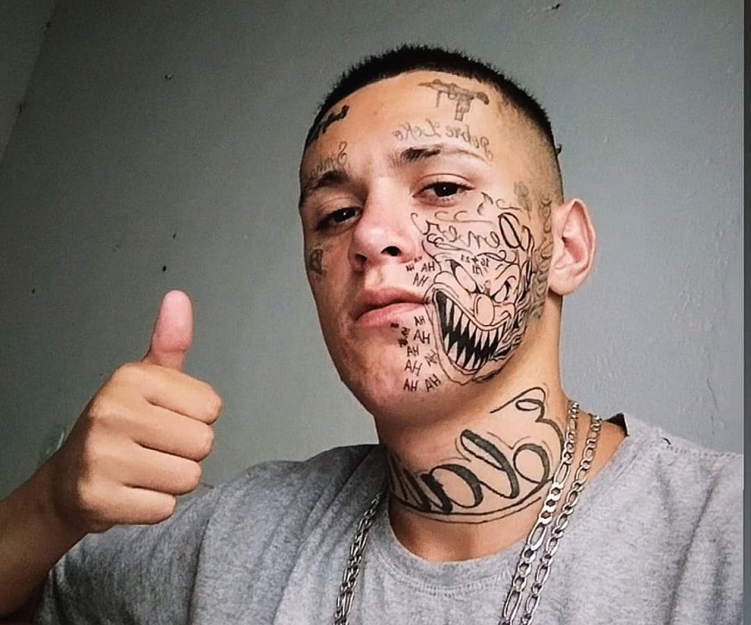 Jovem é morto a tiros em frente à própria casa em Potim