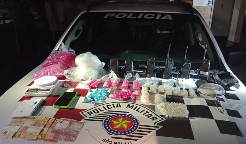Adolescente apreendido por tráfico de drogas em Aparecida possuía 6 rádios comunicadores