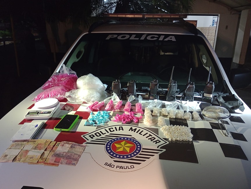 Adolescente apreendido por tráfico de drogas em Aparecida possuía 6 rádios comunicadores