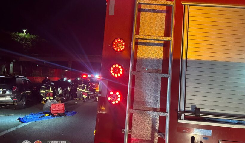 Acidente envolvendo três carros deixa feridos na Dutra em São José dos Campos