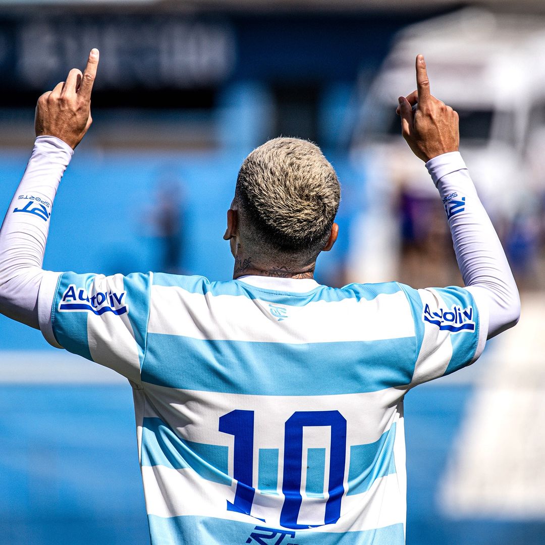 Yamada marcou os dois gols da vitória do EC Taubaté