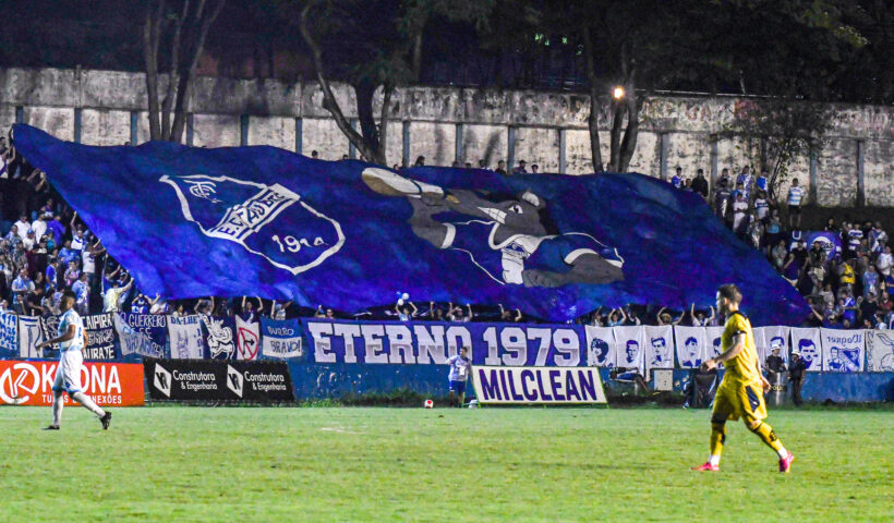 Torcida do EC Taubaté durante o Clássico contra o São José EC na 10ª rodada da Série A-2 do Campeonato Paulista