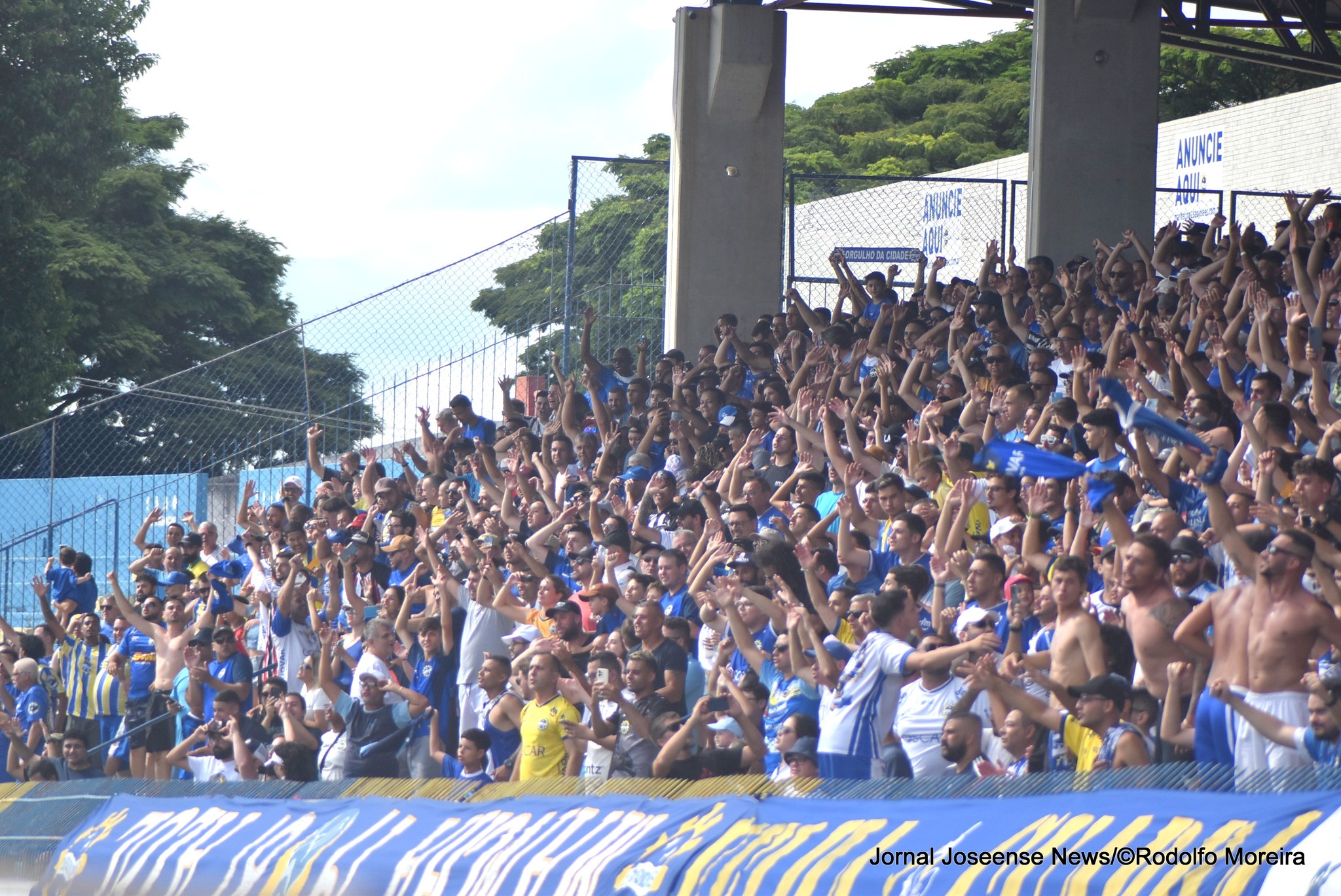 Torcida do São José EC presente no jogo contra a Portuguesa Santista no último sábado, dia 2 de março