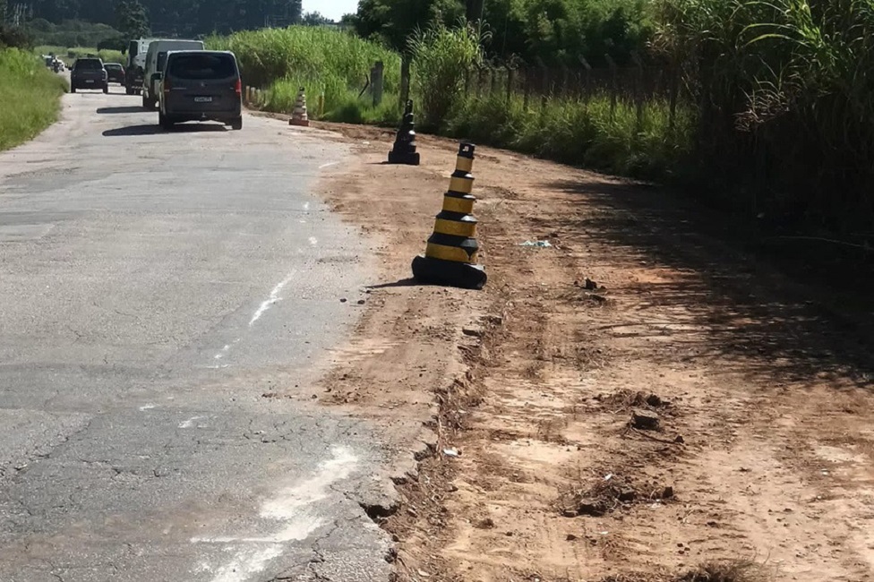 estrada com buracos. Estrada Putim-Tamoios, em São José será interditada para obras nesta segunda (25)