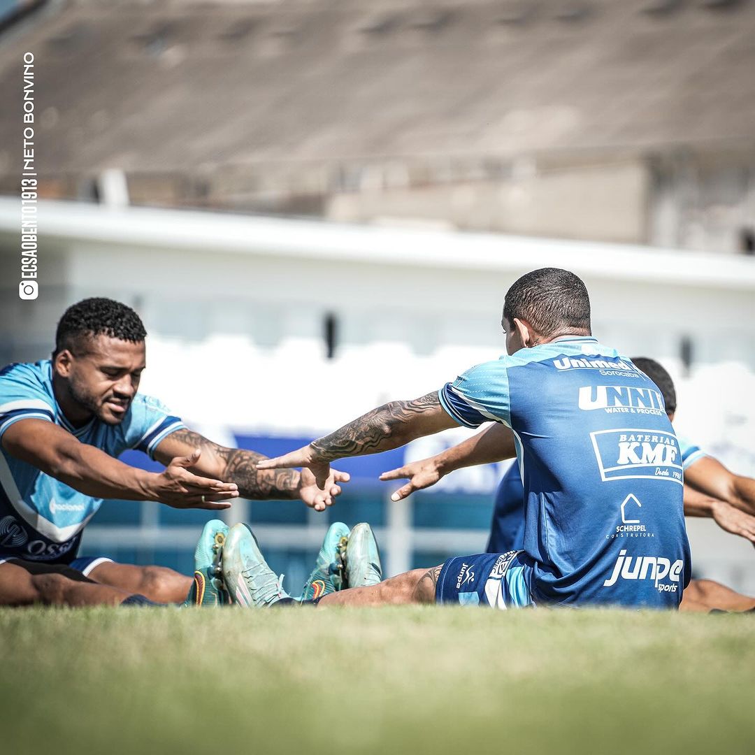 Jogadores do São Bento durante treinamento preparatório para o jogo contra o São José EC