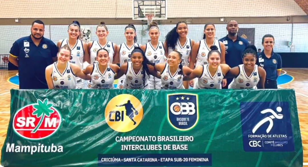 Elenco do São José Basketball Feminino bicampeão do brasileiro Interclubes Sub-20 em Cricíuma, Santa Catarina