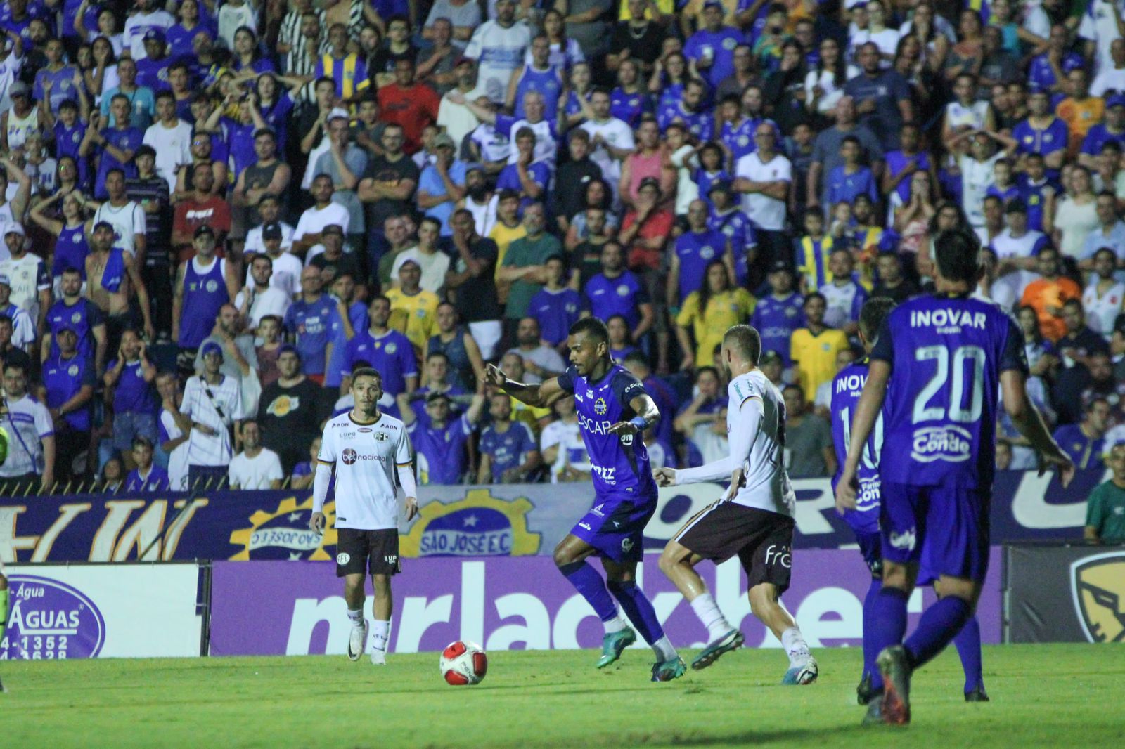 Jogo entre São José EC e Ferroviária, no Martins Pereira, pela 14ª rodada da Série A-2 do Campeonato Paulista
